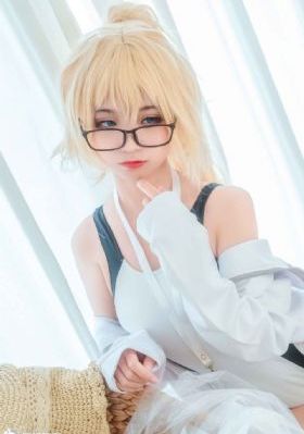小媳妇看电视剧